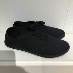 BLACK SNEAKERS